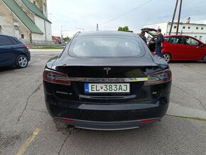 Tesla Model S 85 7 miest - 4