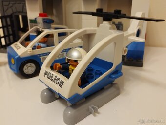 LEGO 5681 Policajná stanica - 4