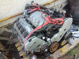 Audi A8,S8 4,2 D2 plasty na motor - 4