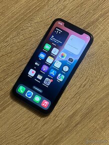 iPhone 11 / 64GB Čierny Super stav - 4