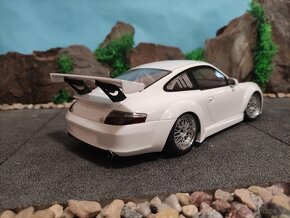 prodám model 1:18 porsche 911 GT3 RSR 996 plain body version - 4