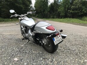 Suzuki Intruder 800 - 4