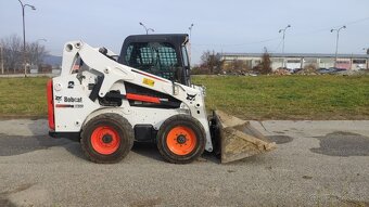 Šmykový nakladač Bobcat S650. - 4