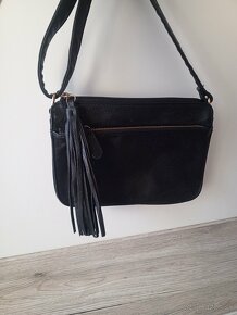 Čierna crossbody kabelka - 4