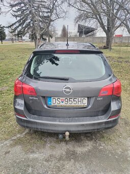 Opel Astra Športe Tourer - 4