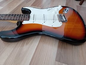 Squier stratocaster - 4