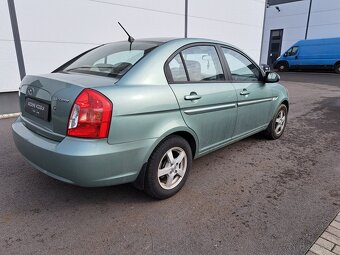 Hyundai Accent - 4