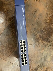 Switch NETGEAR ProSafe 16 Port 10/100Mbps - 4