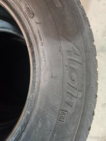 Zimne  pneu 215/65 r15 michelin - 4