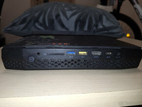 Mini PC Intel NUC Kit 8i7HNK2 - 4