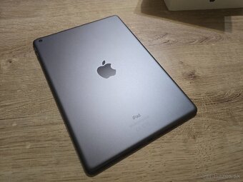 Ipad 9 64gb v super stave ma ken velmi jemne znamky pouzivan - 4