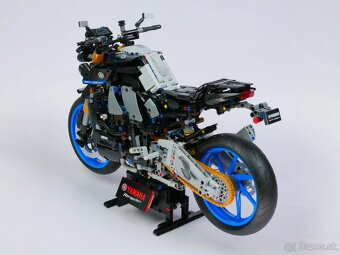 LEGO Technic motorka Yamaha MT-10 SP 42159 - 4