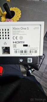 Xbox One S - 4