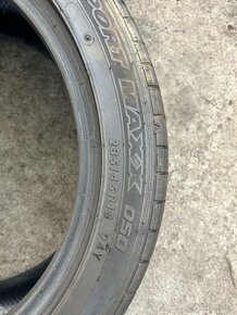 Predám pneu 235/45r18 Dunlop - 4