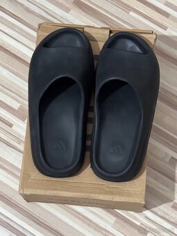 yeezy slides - 4