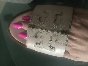 TORY BURCH originál pudrove kožené slapky 37 - 4