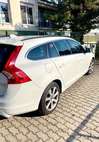 Volvo V60 d3 MOMENTUM Automat combi - 4