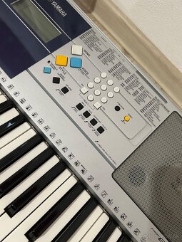 Keyboard Yamaha PSR E323 - 4