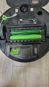 iRobot Roomba i7+  súčasťou je aj Clean Base - 4