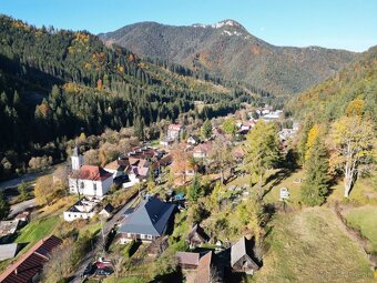 Čarovná, historická drevenica v obci Malužiná - 4