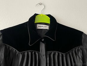 Exkluzívne Čierne plisované šaty Replay - 4