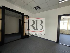 Kancelársky celok v historickej budove centre Bratislavy na  - 4