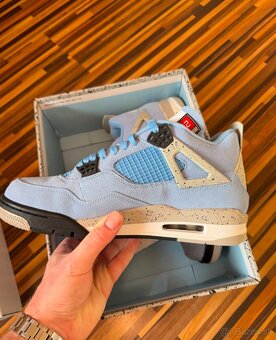 Jordan 4 UNC - 4