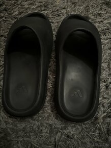 Yeezy slides 44 - 4