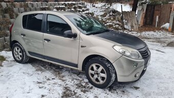 Dacia sandero 2009 - 4