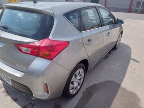 Toyota Auris 1.6 97kw benzín 2013 - 4