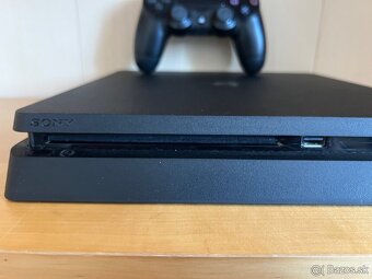 Predám Playstation 4 Slim 500GB + FC 25 - 4