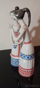 .. VÝPREDAJ...Holloháza stará porcelánová soška ženy v kroji - 4