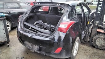 Hyundai i30 1.6 CRDI 2012 predám RIADENIE, ELEKTRICKY STLPIK - 4