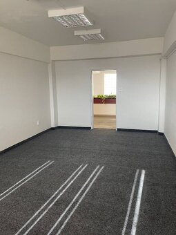 BC TOMÁŠIKOVA - kancelária na prenájom  24,60 m2/290 € vráta - 4