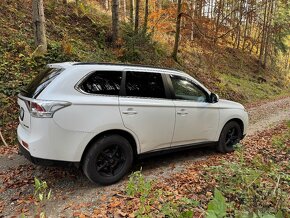 Predám,vymenim Mitsubishi Outlander 2.2 DI-D Intense A/T 4x4 - 4