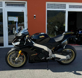 Aprilia RSV4 Factory - 4