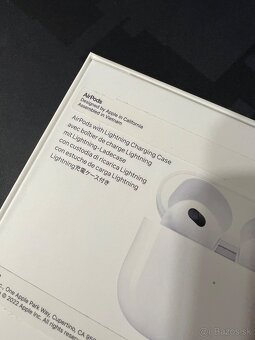 Apple AirPods (3. generácie) s Lightning nabíjacím puzdrom - 4