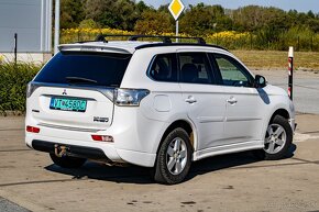 Mitsubishi Outlander PHEV 4x4 A/T (ťažné, max výbava) - 4