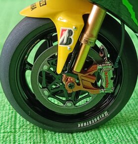 YAMAHA YZR-M1 Monster Tech3 - 4