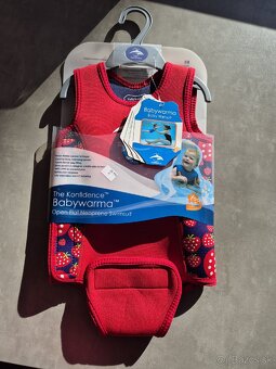 Konfidence Babywarma Neoprénový oblek Strawberry 6-12m

 - 4