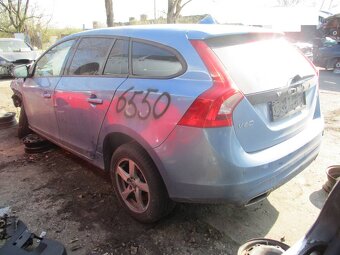 Volvo V60 D4 2015 rozpredam na nahradne diely - 4