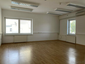 Prenájom kancelárií o výmere 2x 32 m2, s parkovaním, Stupava - 4
