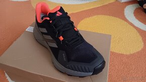 Predám úplne nové trailové tenisky zn. Adidas - 4