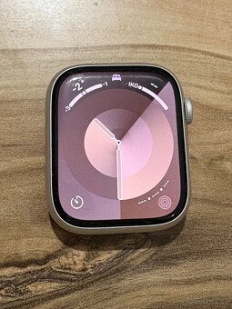 Predám Apple Watch 7 45mm Silver Bežné známky opotrebovania - 4