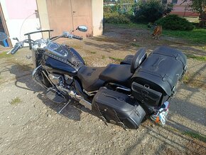 Suzuki Intruder VLR1800 - 4