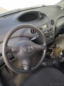 Toyota Yaris 2004 - 4