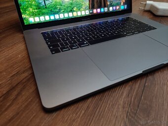 Apple Macbook Pro 15" i7/16GB/512Gb touchbar - 4