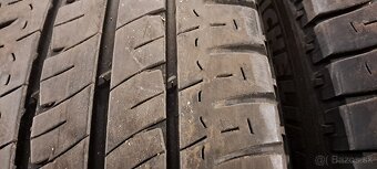 Predám 4ks slušné letné 215/60r17C Michelin na dodávku - 4