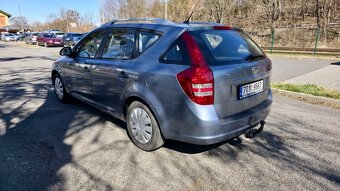 Kia Ceed SW 1,6 CRDi-klimatizace,tažné zařízení - 4