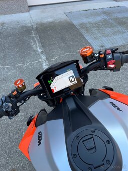 Predám KTM SUPERDUKE 1290 R Orange 2022 - 4